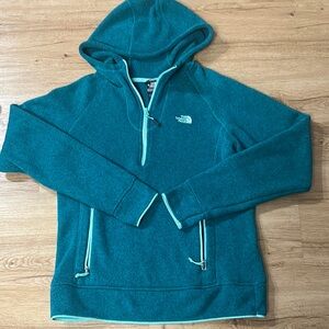 The north face hoodie size large